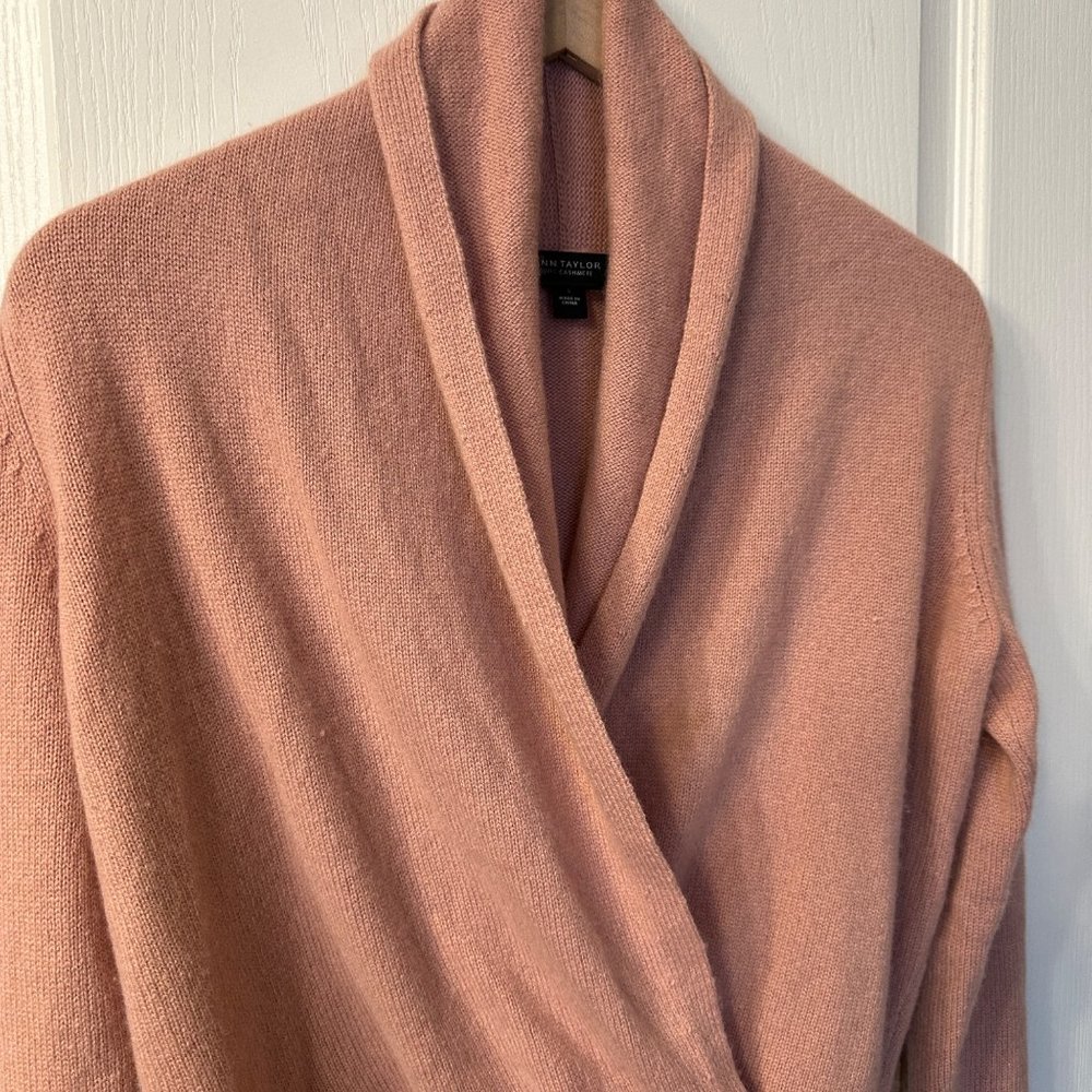 Ann Taylor | 100% Cashmere Small Shawl Collar Faux Wrap Sweater Dusty Pink Soft - Picture 3 of 7